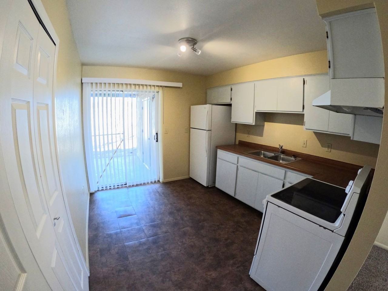 1231 Plain St - Photo 5 of 18