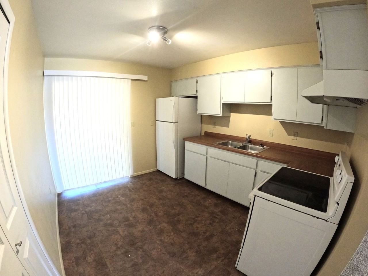 1231 Plain St - Photo 6 of 18