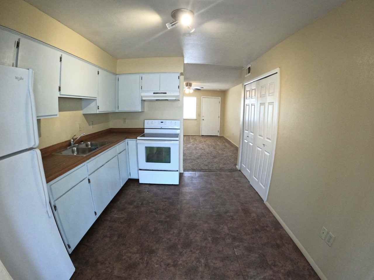 1231 Plain St - Photo 7 of 18