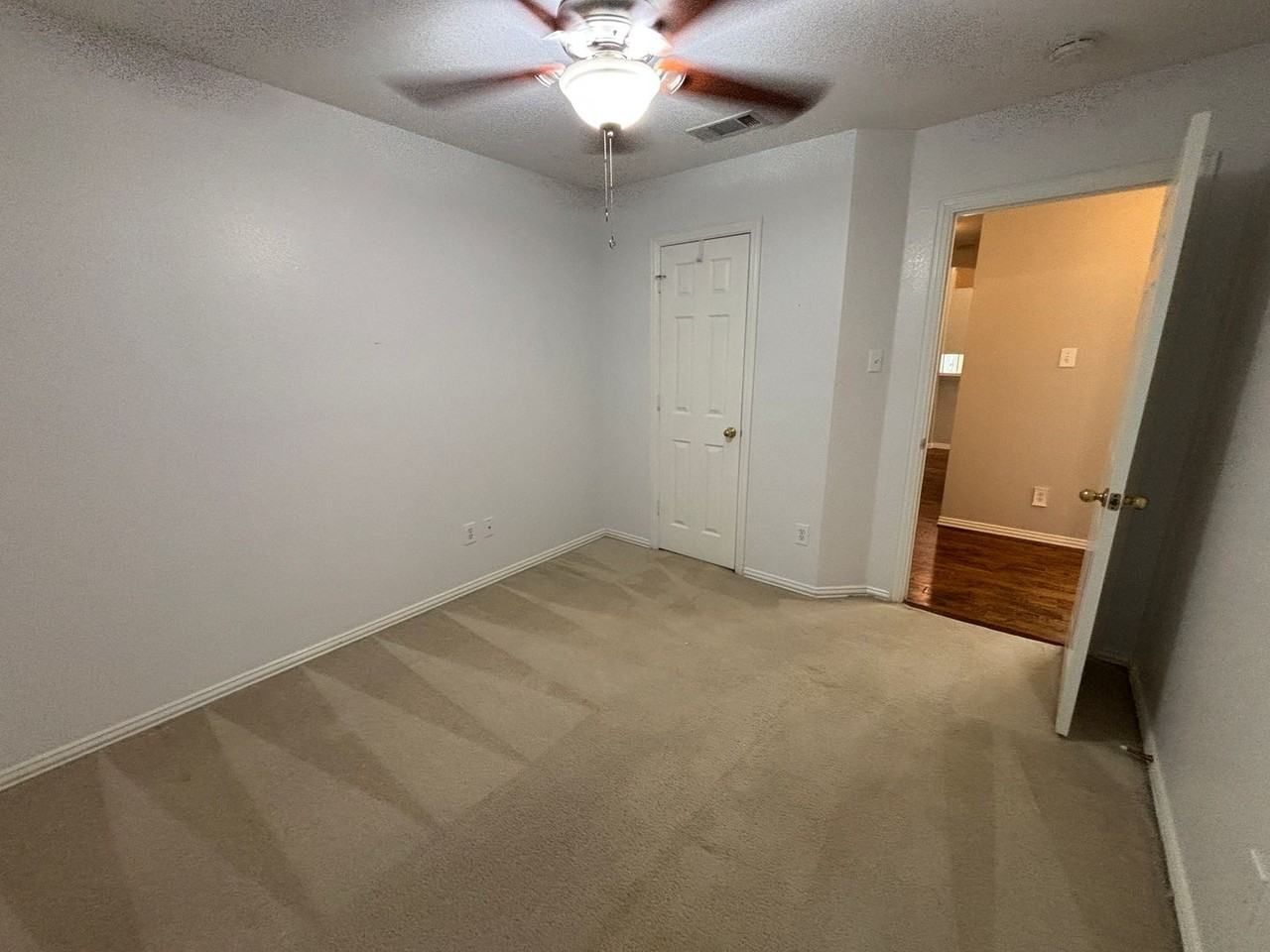 2921 Meadow Glen Dr - Photo 3 of 9
