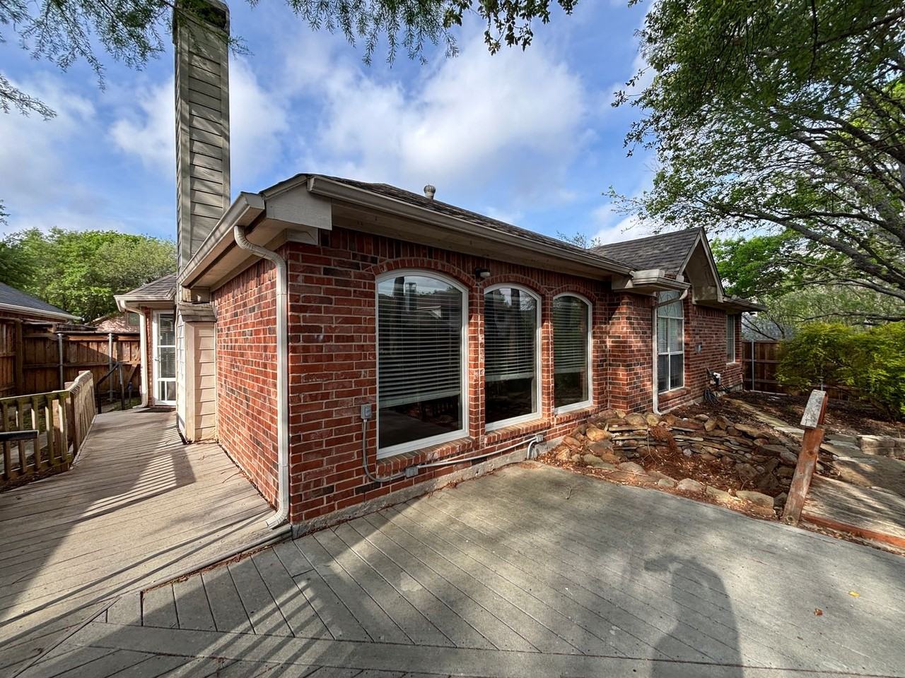 2921 Meadow Glen Dr - Photo 5 of 9