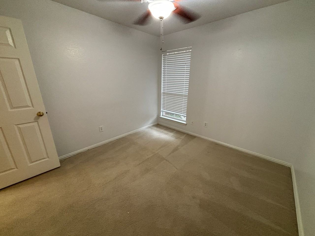 2921 Meadow Glen Dr - Photo 6 of 9