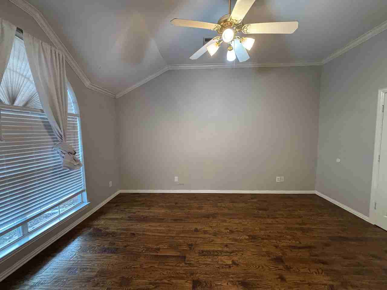 2921 Meadow Glen Dr - Photo 7 of 9