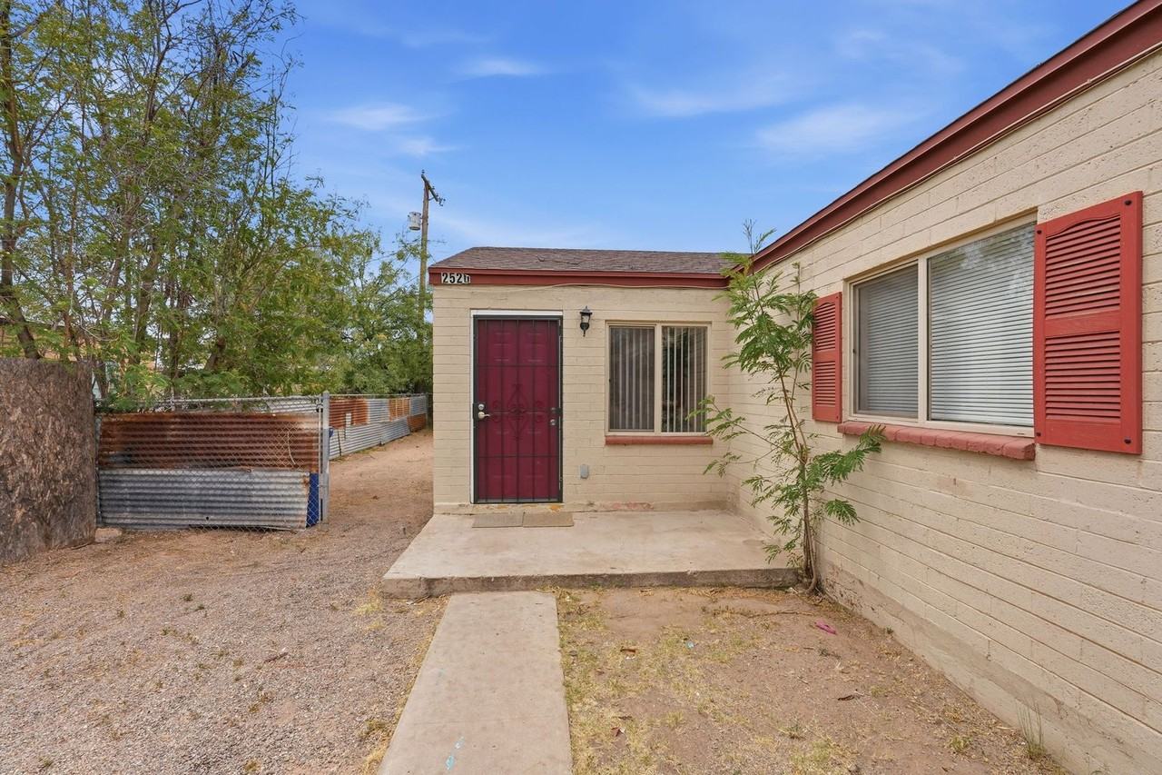 2520 E Cameron Vis - Photo 2 of 22