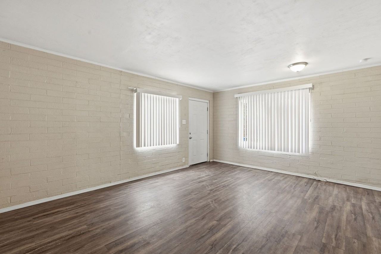 2520 E Cameron Vis - Photo 4 of 22