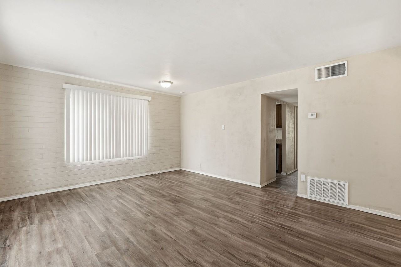 2520 E Cameron Vis - Photo 5 of 22