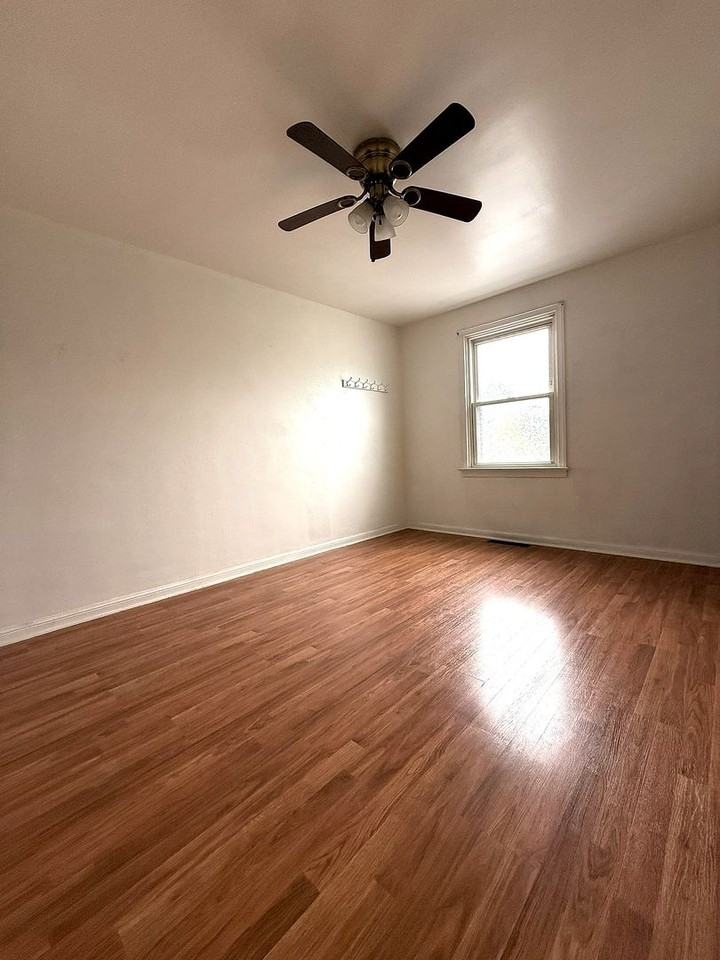 217 W Maple St - Photo 6 of 14