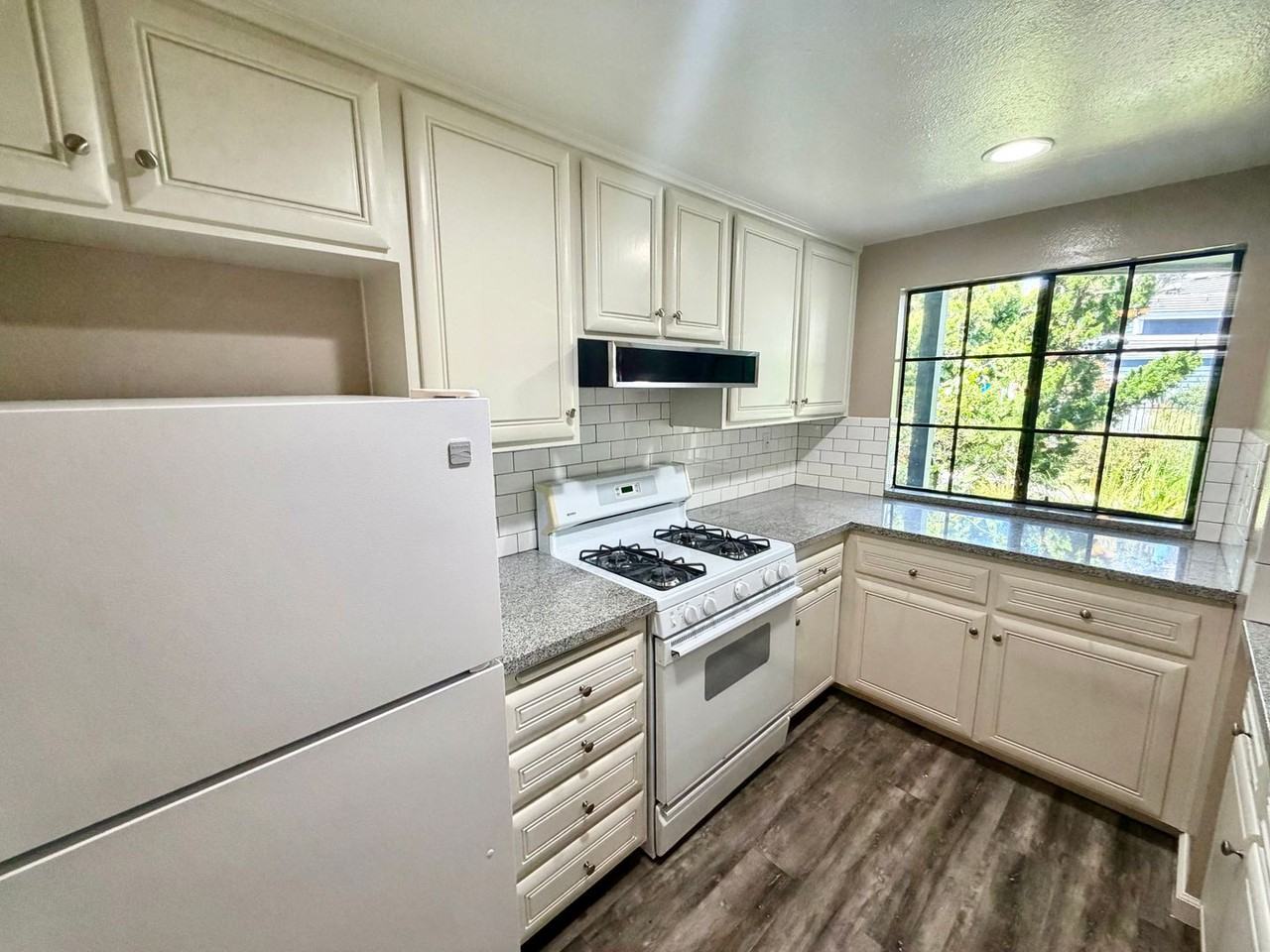8181 Cape Hope Cir - Photo 3 of 14