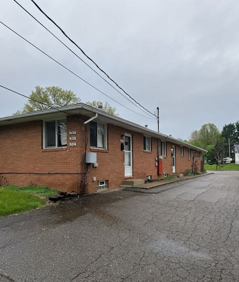 245 Kennedy St - Photo 2 of 12