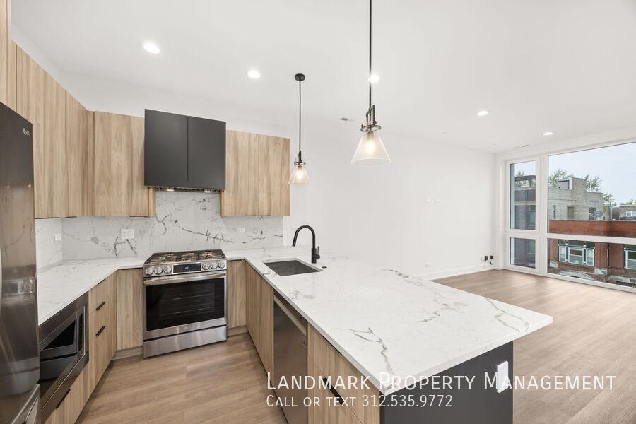 1545 N Artesian Ave #3 - Photo 2 of 27