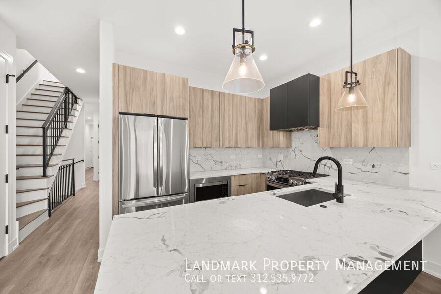 1545 N Artesian Ave #3 - Photo 3 of 27