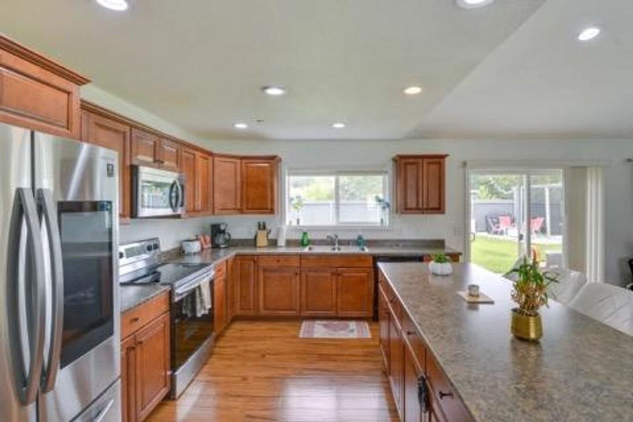 1680 Arlington Dr - Photo 6 of 19