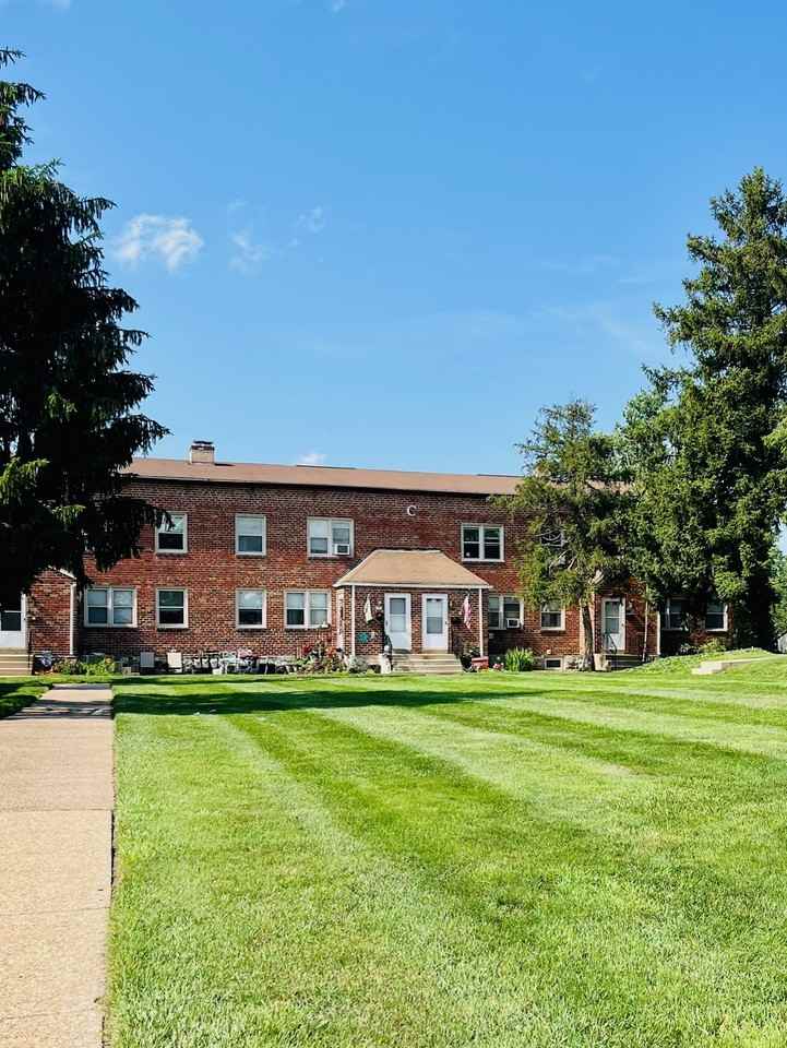 ELEANOR COURT APTS - Photo 5 of 8