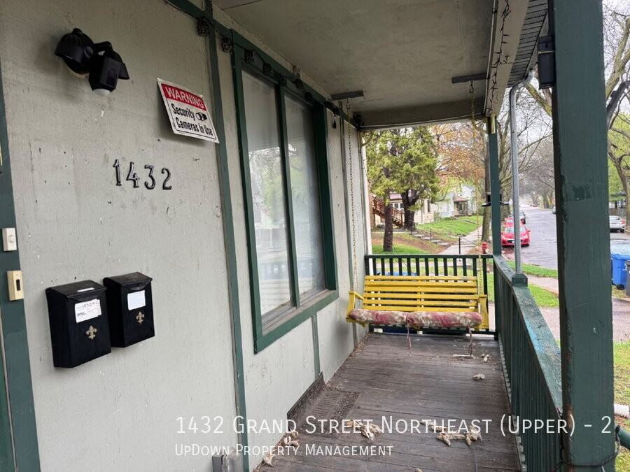 1432 Grand St Ne #2 - Photo 3 of 22