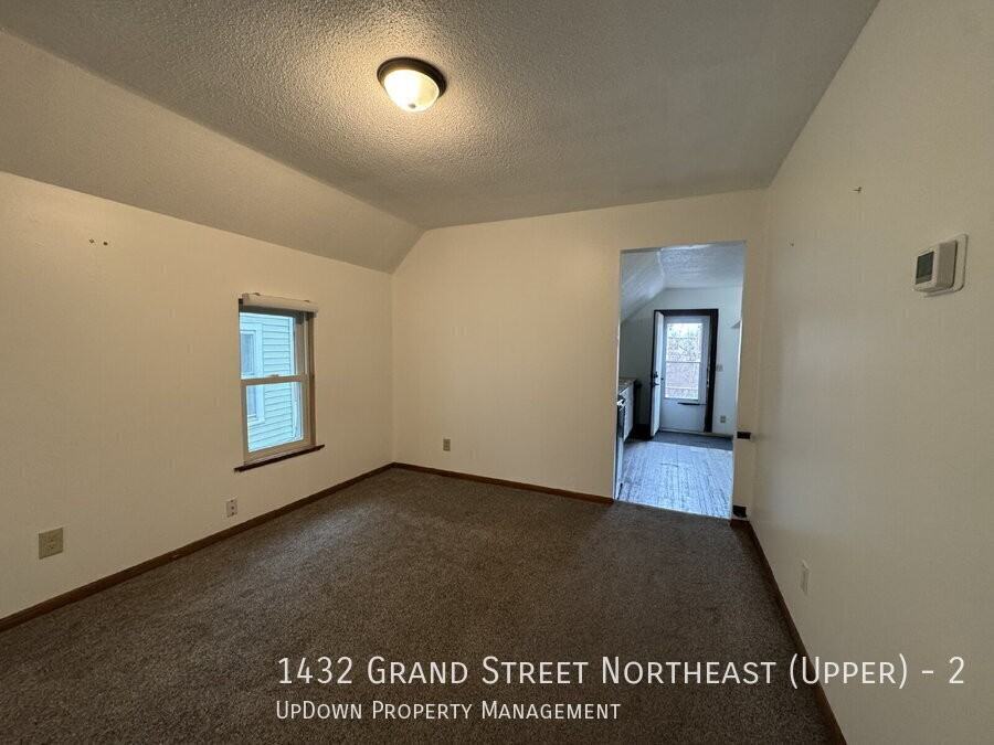 1432 Grand St Ne #2 - Photo 6 of 22