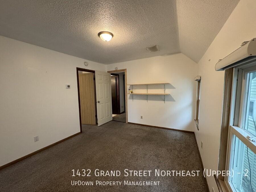 1432 Grand St Ne #2 - Photo 7 of 22