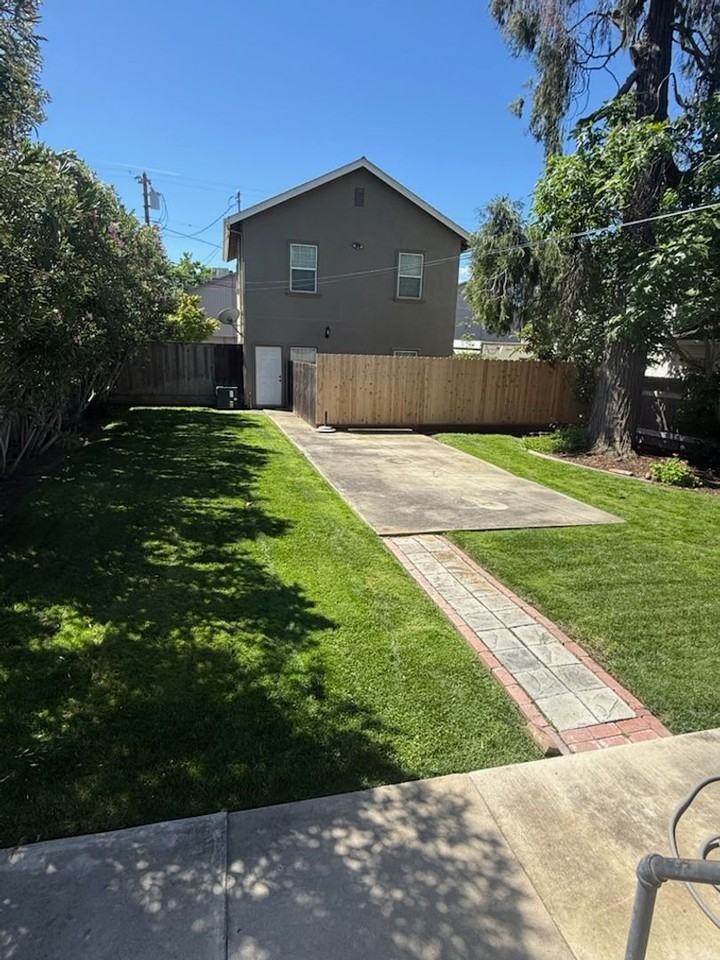 414 W Oak St - Photo 4 of 4