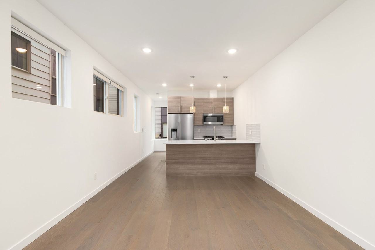 9251 35th Ave Sw - Photo 4 of 18