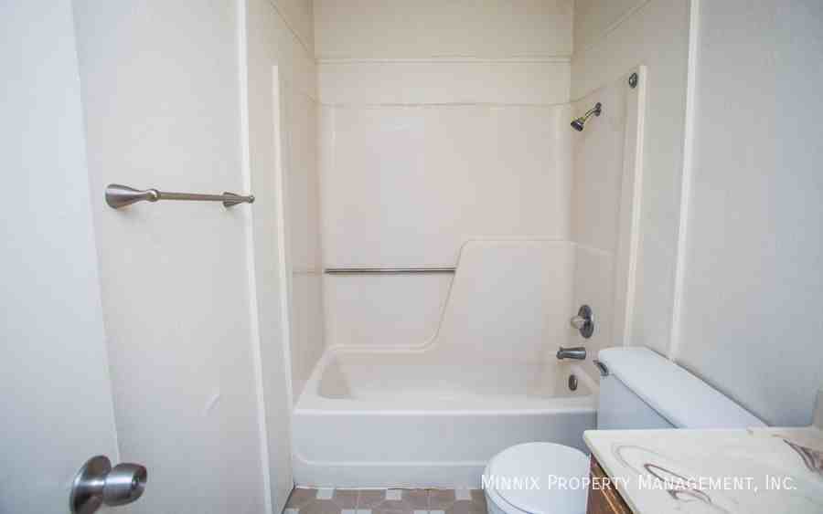 5804 6th St #B - Photo 4 of 20