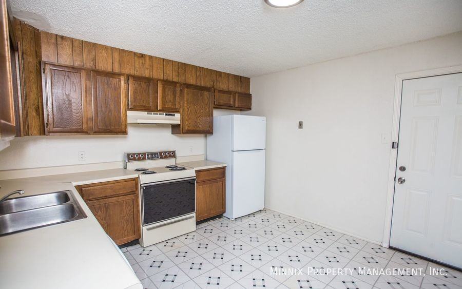 5804 6th St #B - Photo 5 of 20