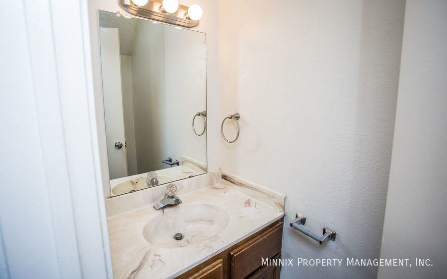 5804 6th St #B - Photo 6 of 20