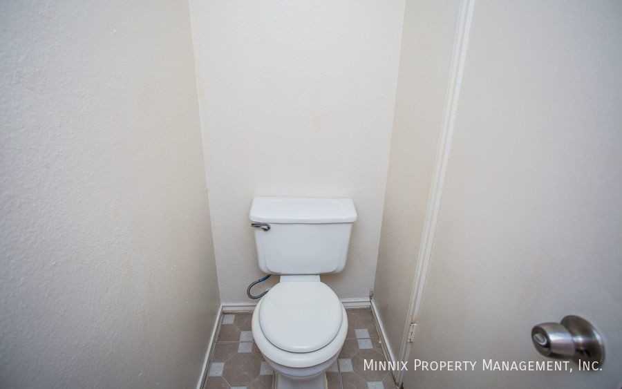 5804 6th St #B - Photo 7 of 20