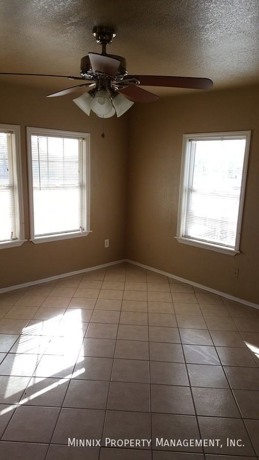 7322 25th St - Photo 4 of 22