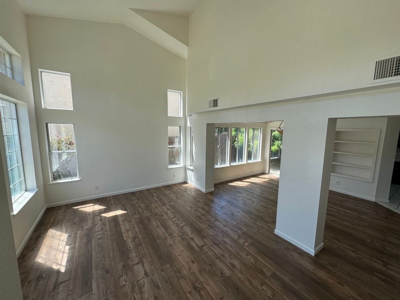 8525 Crystal Ridge Way - Photo 2 of 15