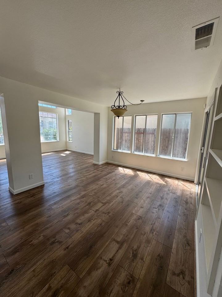 8525 Crystal Ridge Way - Photo 3 of 15