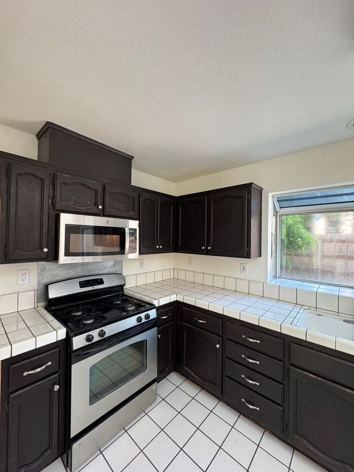 8525 Crystal Ridge Way - Photo 6 of 15