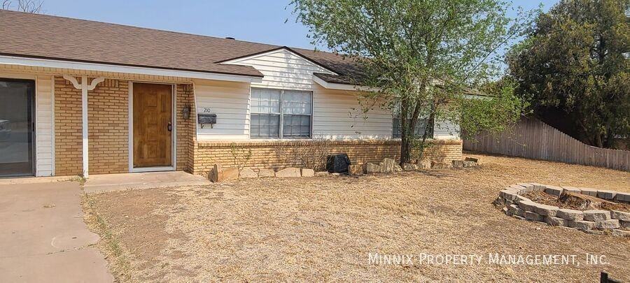 210 N Glenwood Dr - Photo 3 of 34