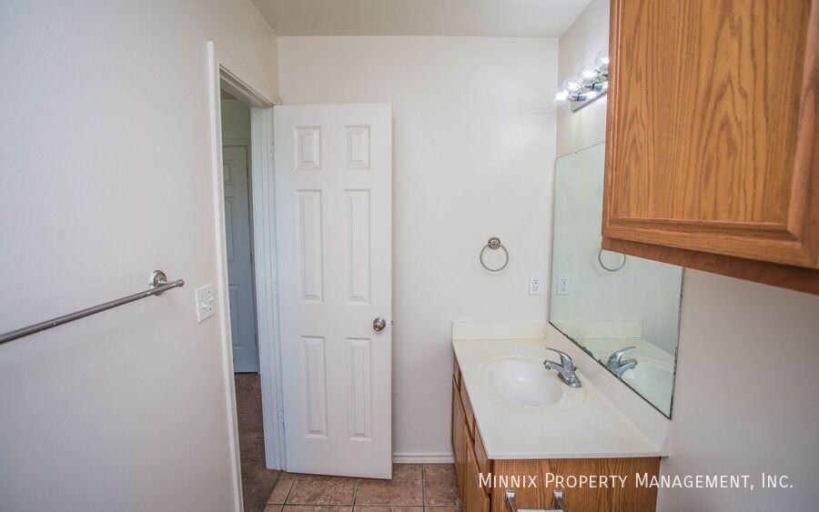 514 N Clinton Ave #B - Photo 7 of 34