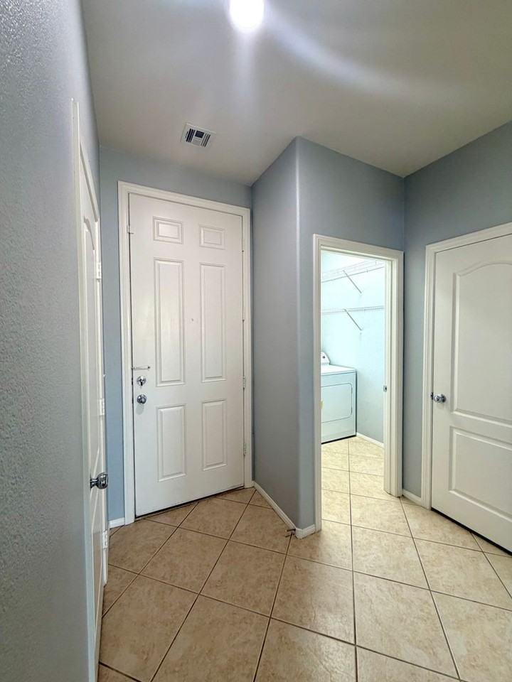 8672 Big Sagebrush Ave - Photo 4 of 39