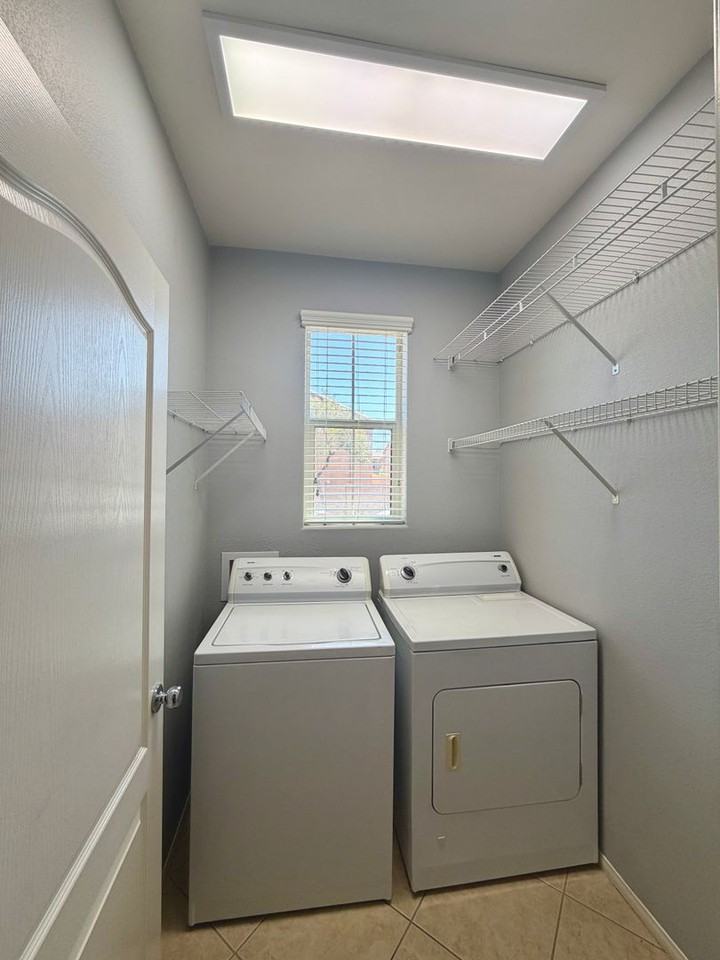8672 Big Sagebrush Ave - Photo 6 of 39