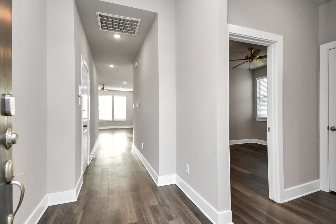 1222 Crescent Peak Ct - Photo 5 of 42