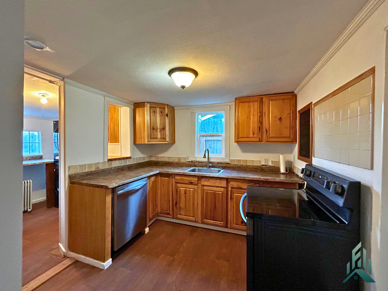 625 Geary St Se - Photo 4 of 12