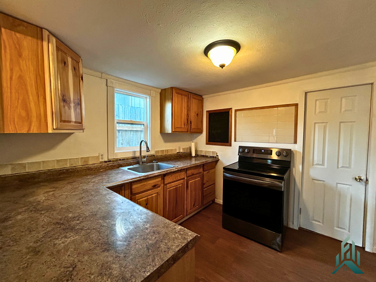 625 Geary St Se - Photo 5 of 12