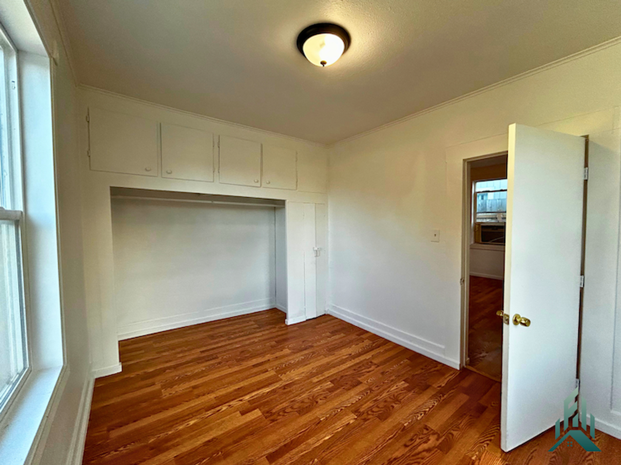 625 Geary St Se - Photo 6 of 12