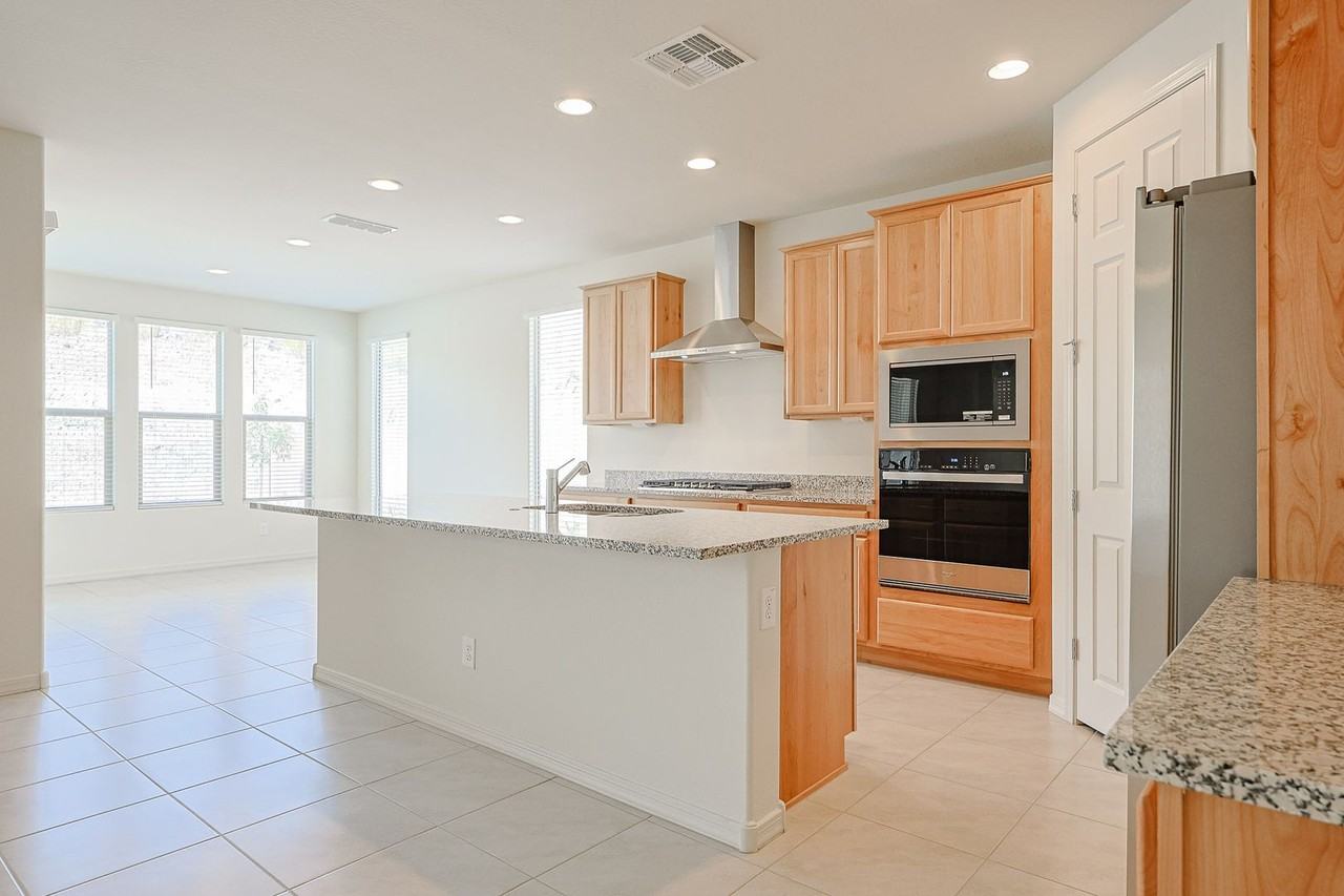 7148 W Oberlin Way - Photo 7 of 39