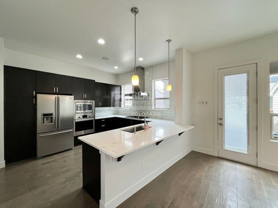 5545 Valentia St - Photo 2 of 22