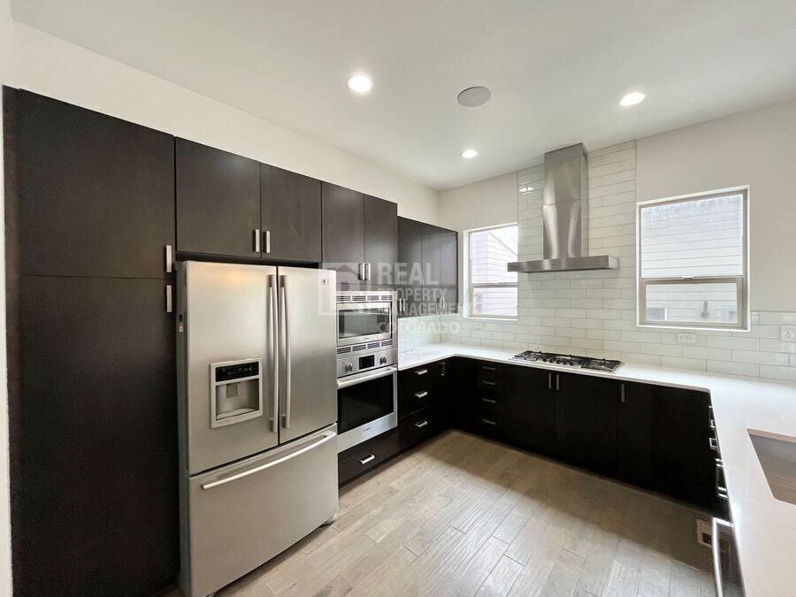 5545 Valentia St - Photo 3 of 22