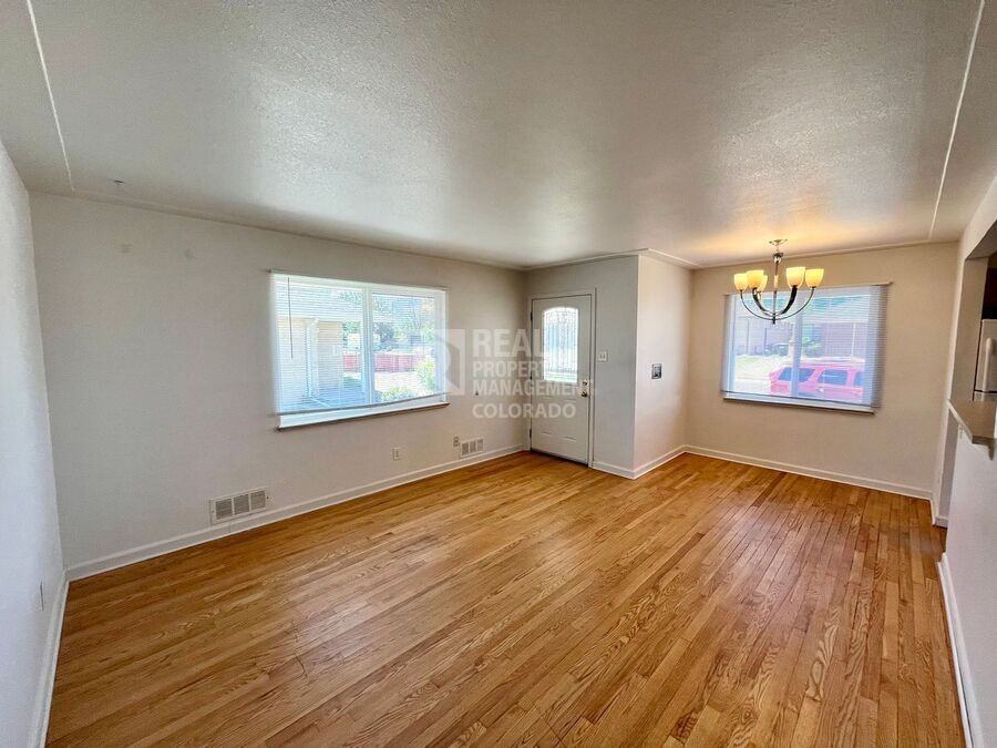 3698 N Glencoe St - Photo 5 of 9