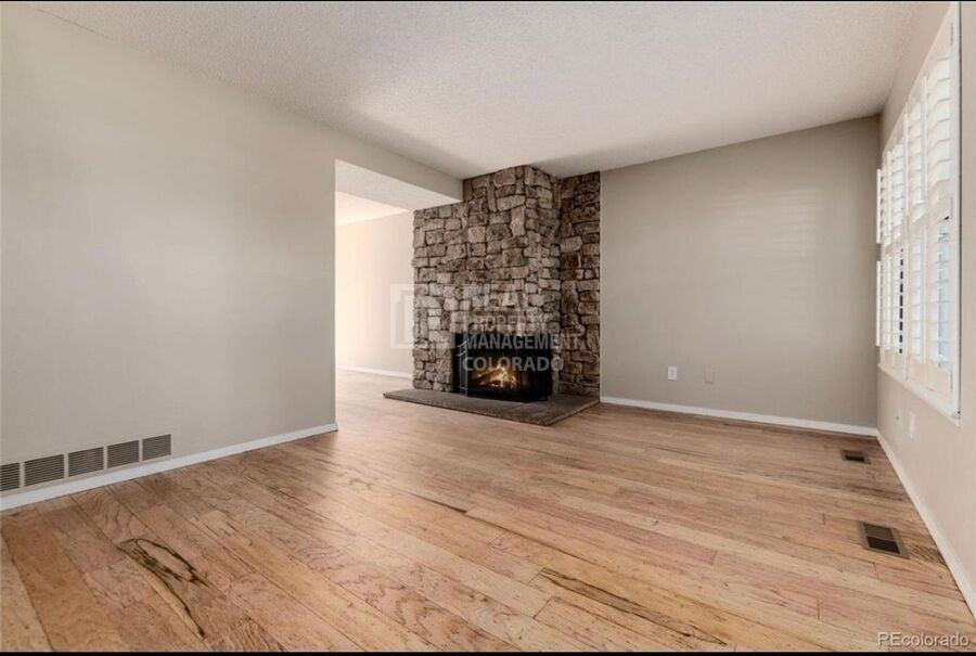 3852 S Evanston St - Photo 4 of 31