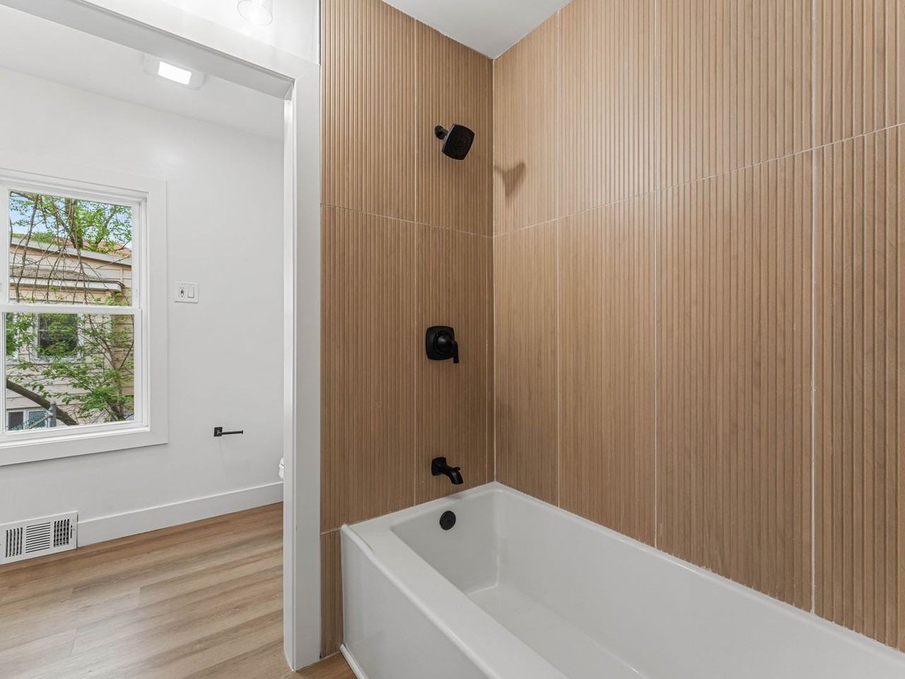 8534 Orchard Ave - Photo 5 of 26