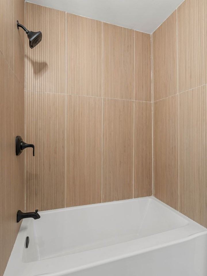 8534 Orchard Ave - Photo 6 of 26