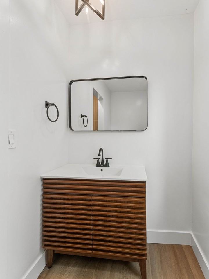 8534 Orchard Ave - Photo 7 of 26