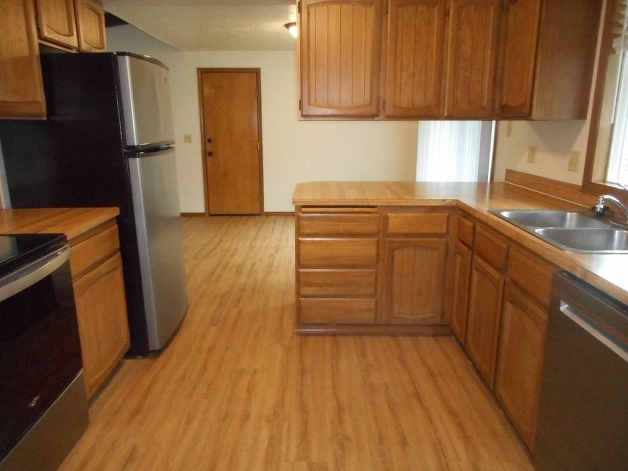 2377 Edgehill Ct S - Photo 7 of 14