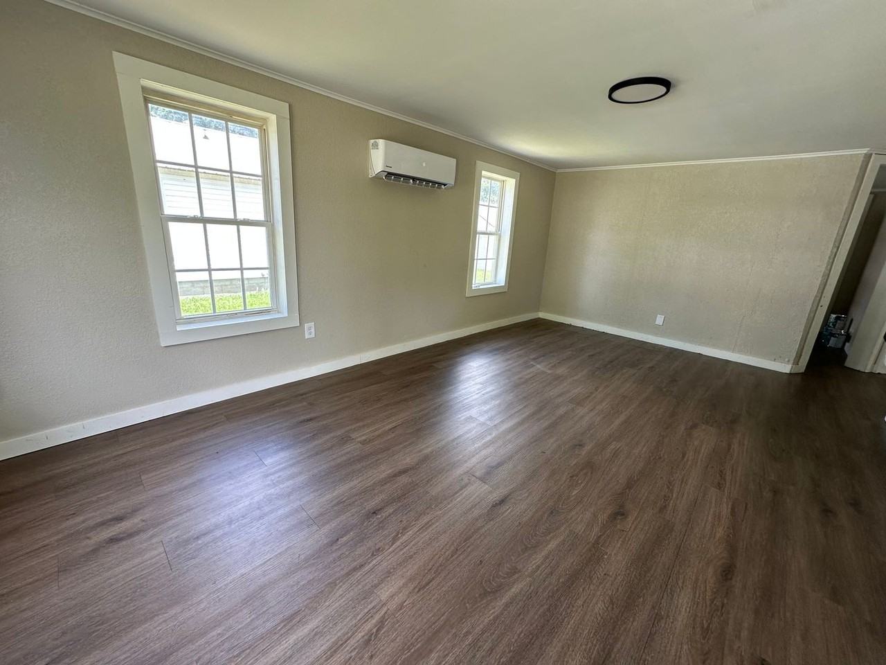 27 F St Se - Photo 2 of 7