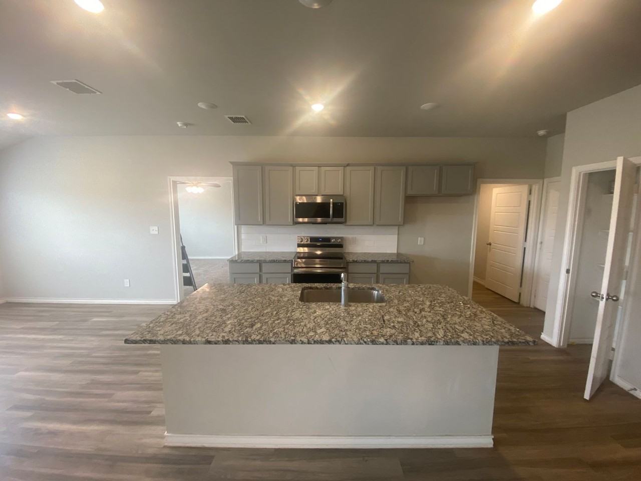 7216 24th St - Photo 4 of 16