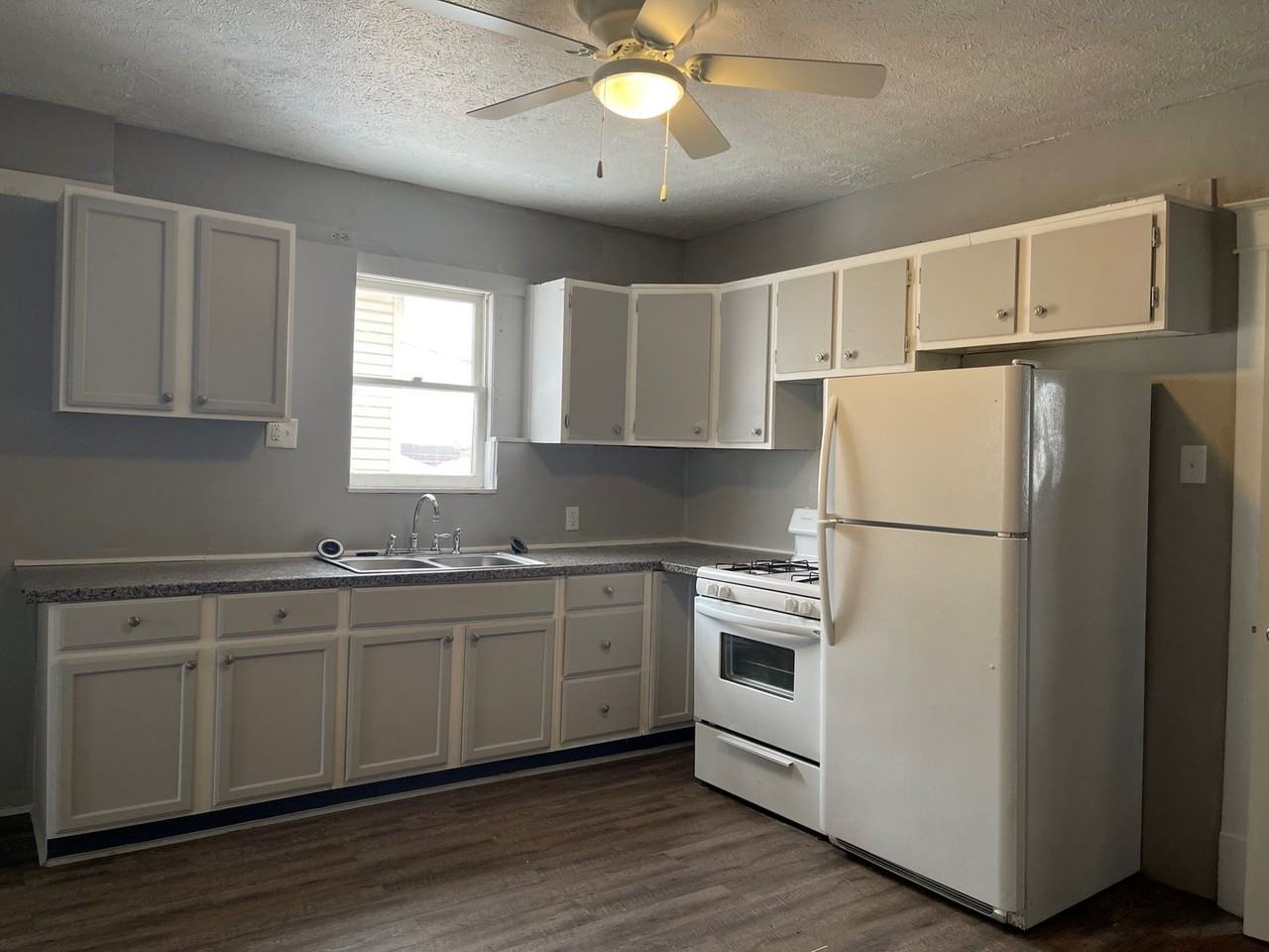 147 6th St - Photo 2 of 8